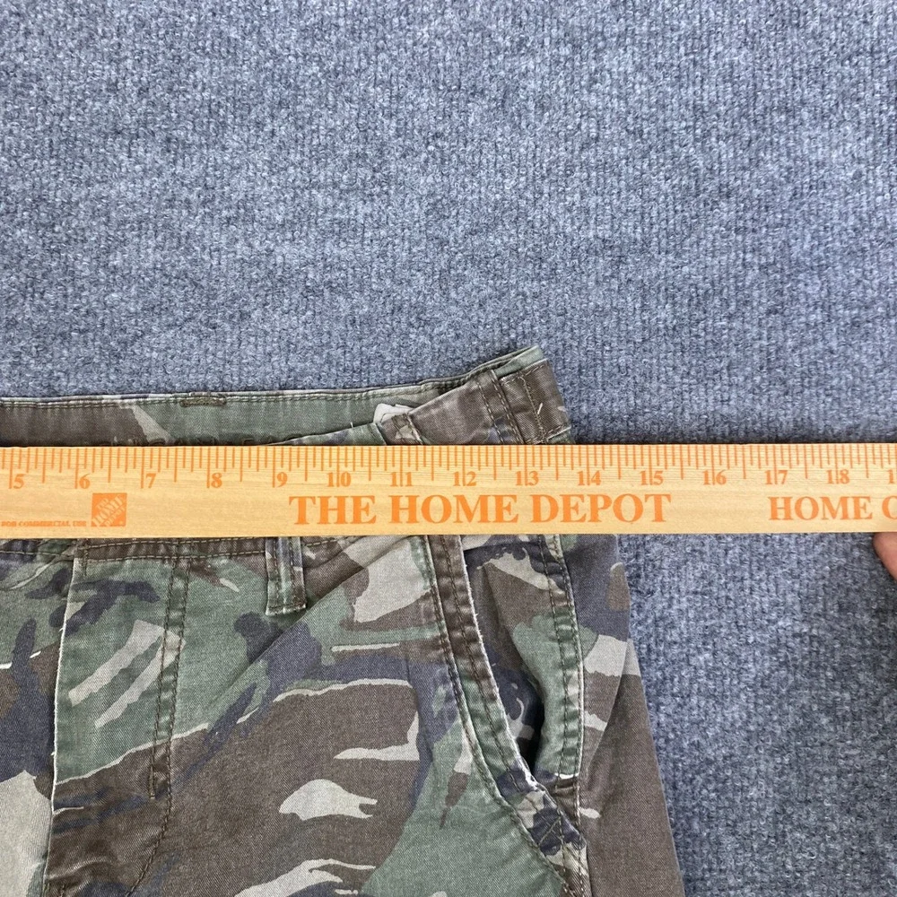 American Eagle Mens Next Level Flex Camo Cargo Shorts Green Brown Size 28